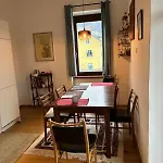 Rosi Mit Balkon In Seenaehe