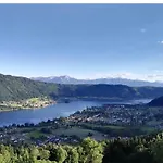 Rosi Mit Balkon In Seenaehe