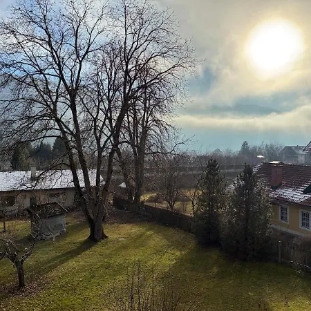 Rosi Mit Balkon In Seenaehe